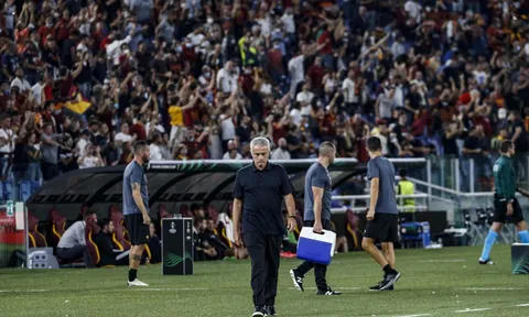 Mourinho từ chối nhắc đến sao Man Utd