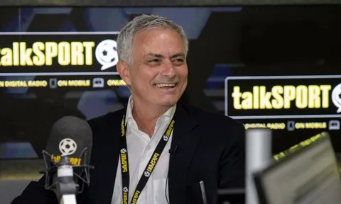 Bị Spurs sa thải, Mourinho úp mở về bến đỗ tiếp theo