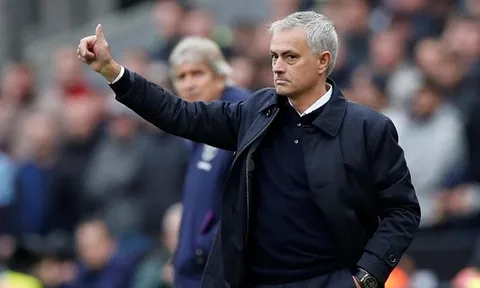 'Hút máu' Man Utd, Jose Mourinho chèo kéo ngôi sao thứ 3