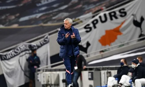 'Phát cáu' với phóng viên, Mourinho quay sang 'khịa' Silva và Lampard