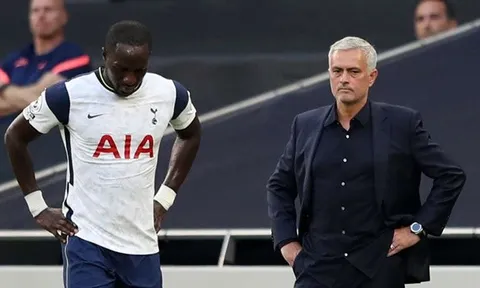 "Các cầu thủ Tottenham giống một lũ trẻ hư hỏng!"