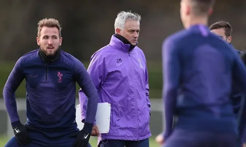 Jose Mourinho và buổi tập đầu tiên tại Spurs