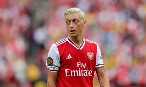 Ozil bị Emery ruồng bỏ, 'anh cả' Man Utd nói thẳng sự thật mếch lòng