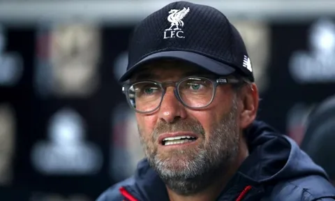 Chưa hết cay cú, Klopp than phiền Man Utd trong phòng họp báo trận Tottenham