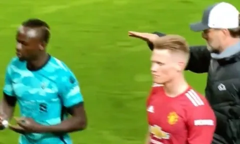 SỐC! Klopp tiết lộ lý do Sadio Mane phớt lờ mình tại Old Trafford