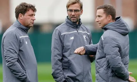 Ai sẽ dẫn dắt Liverpool nếu không được hoãn trận Arsenal?