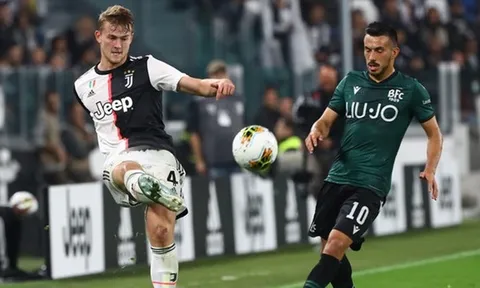 Đánh bại Bologna, De Ligt vẫn bị Sarri nhắc nhở