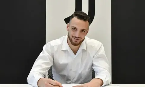 Juventus chính thức mua trung vệ vào giờ chót