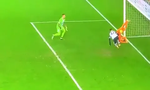 Juventus đại thắng, Morata vẫn không quên "tấu hài"