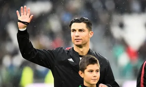 Juventus mất ngôi đầu, Ronaldo vẫn được khen ngợi