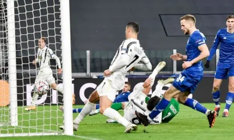 Juventus thắng dễ Dynamo Kyiv, Ronaldo và... nữ trọng tài đạt cột mốc khủng