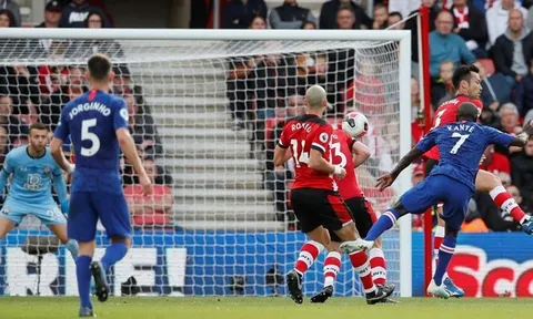 Kante xuất thần, HLV Southampton nổi đóa ngoài đường biên