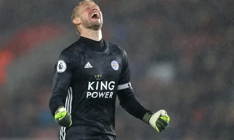 Leicester tạo cú sốc, gia đình nhà Schmeichel xứng danh huyền thoại EPL