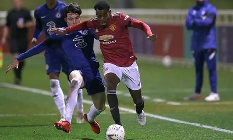 'Kẻ đe dọa' Martial tại Man Utd: Thích Henry; Bố từng dự World Cup