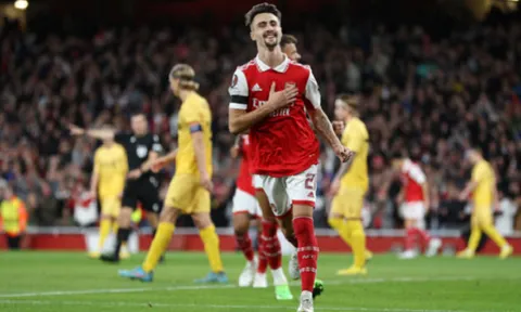 Kép phụ lên tiếng, Arsenal thắng dễ '3 sao'