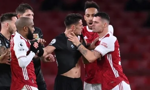 Kevin Campbell chỉ rõ lý do Arsenal nên bán Granit Xhaka