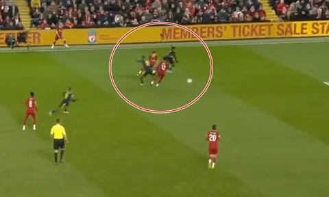 Khả năng đọc trận đấu đỉnh cao của Mesut Ozil