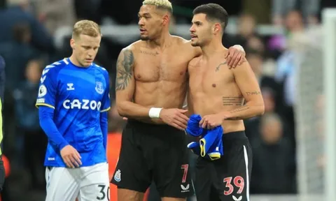 Lampard đã thấy sự khác biệt, Van de Beek ra mắt Everton thất vọng