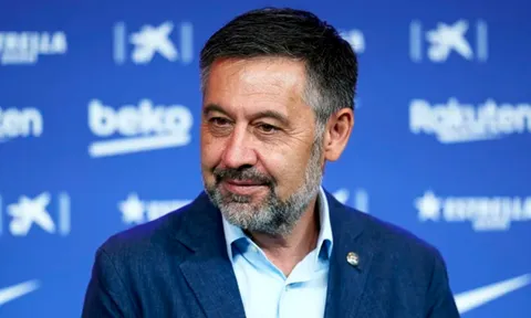 Khán giả: 'Barca hãy ngừng trả góp, có tiền thì mua, không thì thôi'