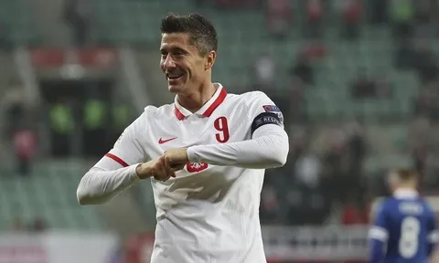 Khán giả: 'France Football đừng hủy Quả bóng vàng nữa, hãy trao ngay cho anh ấy'