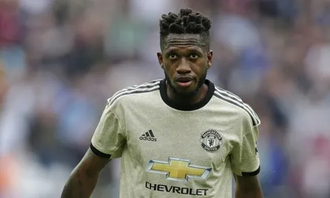 Khó tin! "Kẻ vô dụng" Fred là người hay nhất của Man Utd?