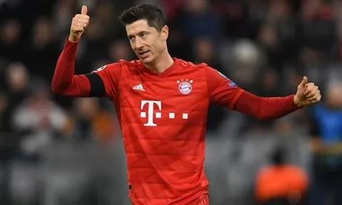 Khó tin! Lewandowski đang chấp cả hàng công Man Utd?