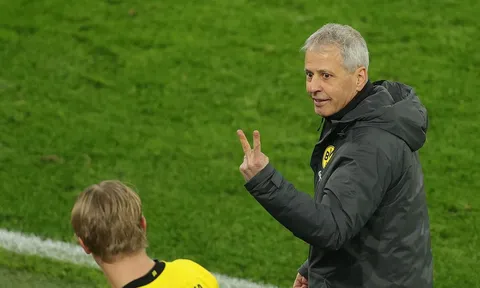 Khoảnh khắc hài hước của HLV Dortmund sau khi Haaland lập cú đúp