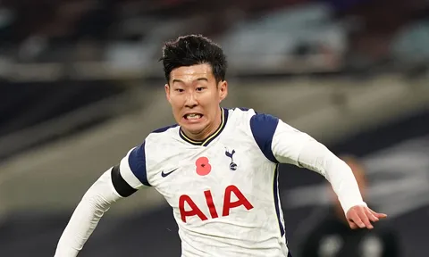 Khoảnh khắc phì cười của Son Heung-min đầu trận gặp Crystal Palace
