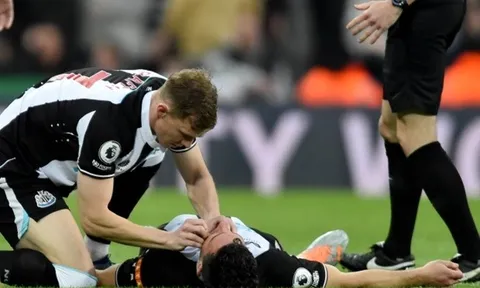 Khoảnh khắc rùng rợn của sao Newcastle trong trận thắng Arsenal