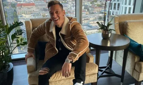 Không cần ra sân, Ozil vẫn khiến Arsenal mất cả đống tiền