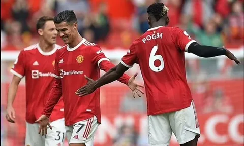 Không chỉ Ronaldo, Old Trafford còn xuất hiện thêm một cú đúp đẳng cấp
