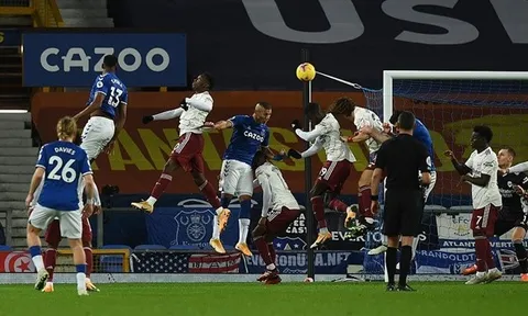 Không chiến tệ hại, Arsenal nối dài chuỗi ngày khủng hoảng