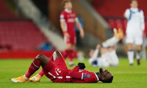 Không chịu nổi, Klopp 'sấy' 1 sao Liverpool ngay hiệp 1