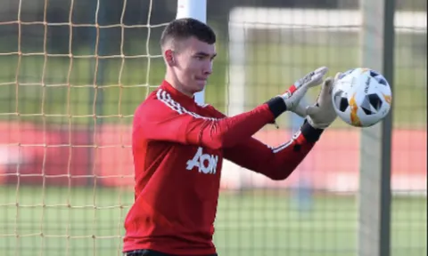 Bất ngờ! Cái tên lạ hoắc thay thế De Gea trên sân tập Man Utd