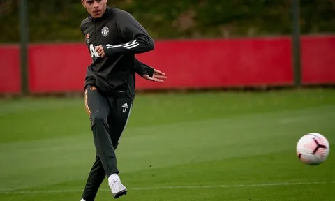 Không được đội tuyển triệu tập, 'Van Persie 2.0' sớm trở lại tập luyện cho M.U