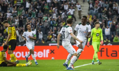 Không Haaland, 10 người Dortmund để thua Borussia Moenchengladbach