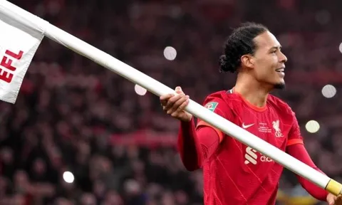 Không hiểu được, Van Dijk nhắc đến trận Man United