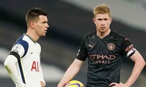 "Không mấy khi bạn thấy De Bruyne luộm thuộm như vậy!"