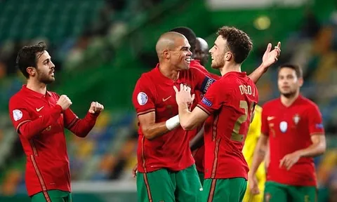 Không Ronaldo, tân binh Liverpool lập cú đúp giúp Bồ Đào Nha thắng đậm