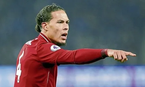 Không thi đấu, Van Dijk truyền bí kíp phòng ngự cho tân binh Liverpool