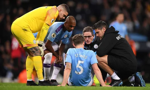 Khủng hoảng chưa tha Man City, hàng thủ lại mất người