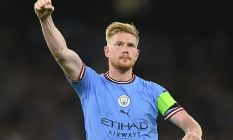 Kiến tạo như cơm bữa, De Bruyne vượt mặt huyền thoại Arsenal