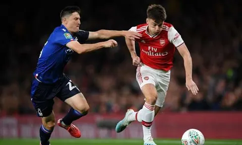 "Cầu thủ Arsenal đó có thể theo chân Ashley Cole hay Nigel Winterburn"