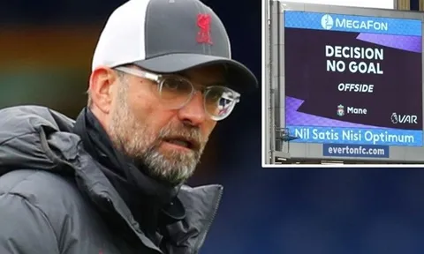 Klopp: "Ai có thể giải thích cho tôi không?"
