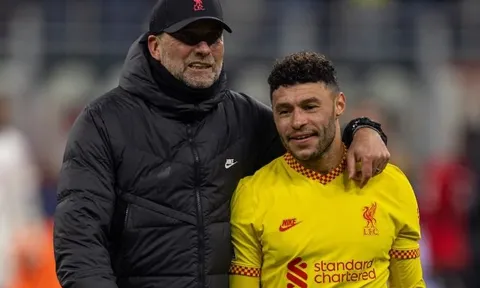 Klopp báo tin sốc về Oxlade-Chamberlain