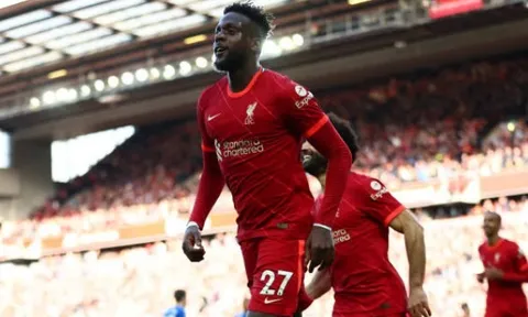 Klopp: "Cậu ấy là một huyền thoại cả trong và ngoài sân cỏ"
