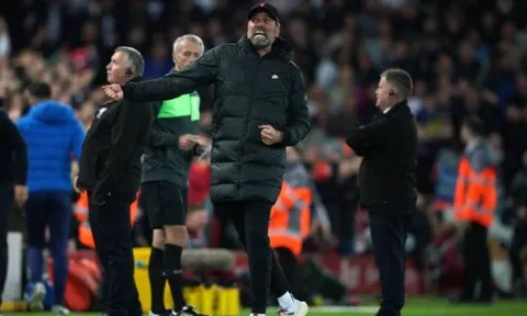 Klopp chế nhạo Conte và Tottenham