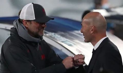Klopp “đổ thừa” Real sử dụng sân của đội trẻ, Zidane nhẹ nhàng đáp trả