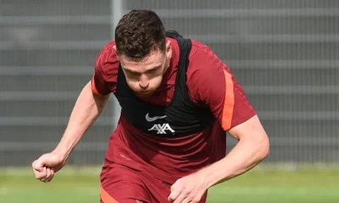 Klopp la lớn khen 1 sao Liverpool, Robertson giận dữ