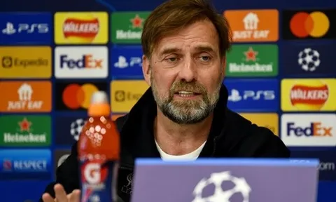 Klopp: "Nếu tôi còn trẻ, tôi đã nổi giận với kiểu câu hỏi này"